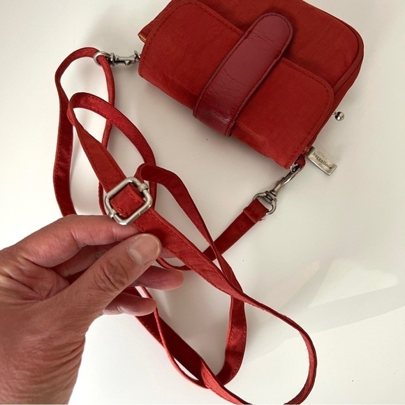 Baggallini Mini Crossbody Wallet Purse Bag Red - Picture 8 of 8